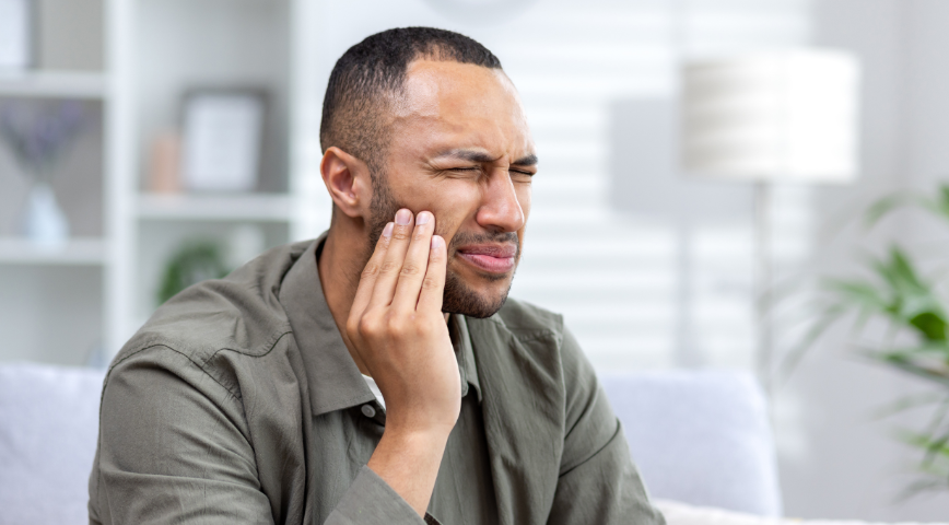 Cracked Tooth Causing Pain? Seeking Emergency Dental Treatment